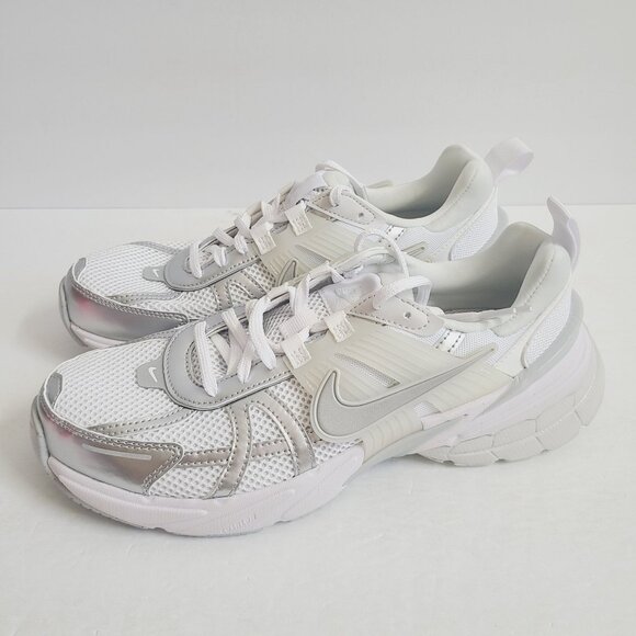 NEW Nike Womens V2K Run Shoes FD0736-104 Size 10 White Metallic Silver